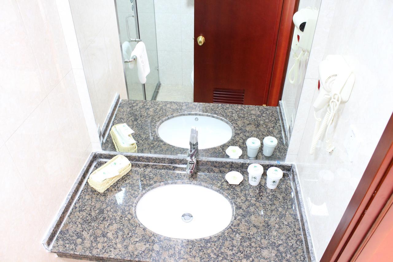 Greentree Inn Shanghai Expo Site South Yanggao Road Subway Station Express Hotel Dış mekan fotoğraf